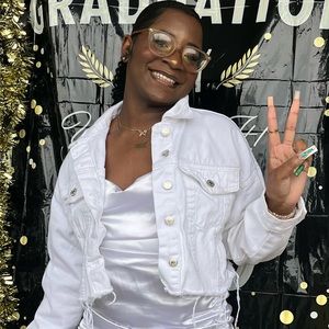 Meet your Posher, Laurie